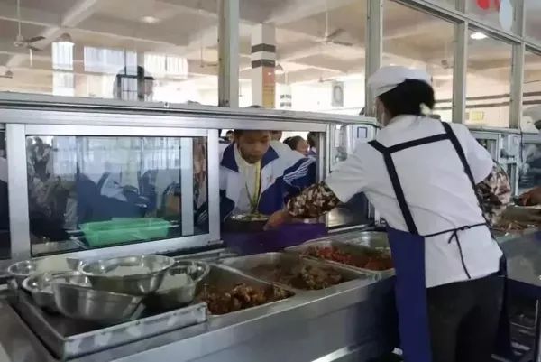 大学食堂煮方便面能挣钱吗